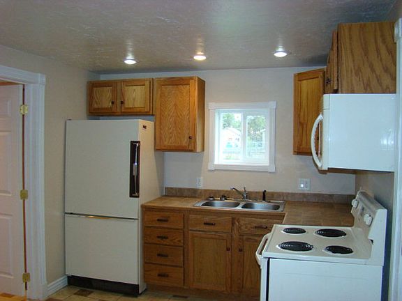 5th image of 407 W Main St