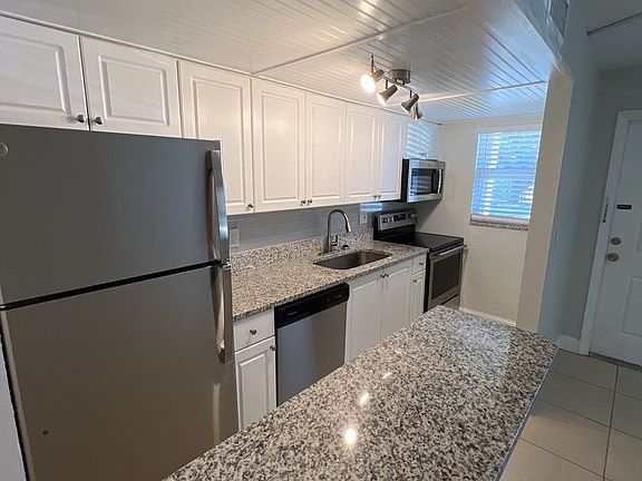 3rd image of 1045 Cocoanut Ave APT 203
