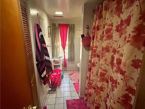 4th image of 894 Cole Ave