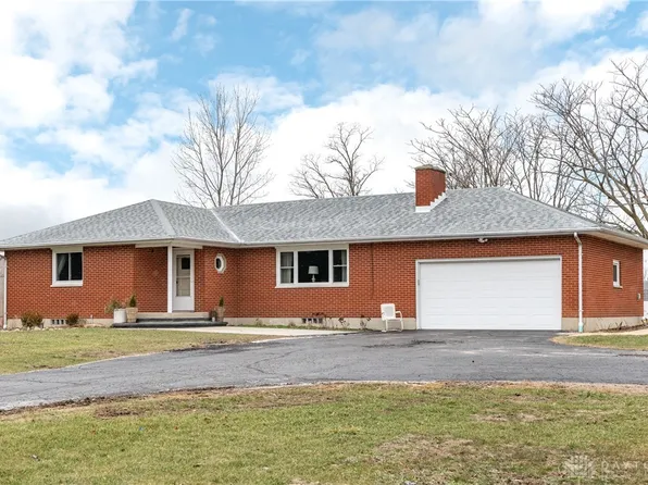 1433 Clayton Rd, Brookville, OH 45309