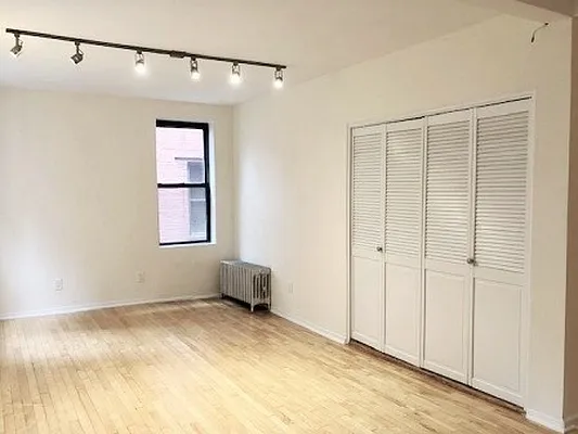 Rented by City Connections Realty | media 8