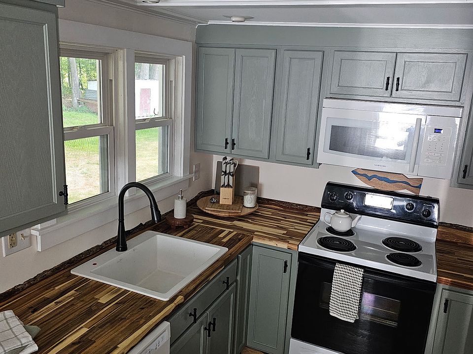 1st image of 451 Bunker Hill Rd