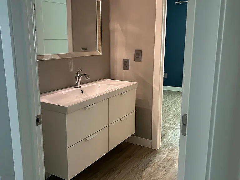 306 Regina Ave S #1 — Photo 11