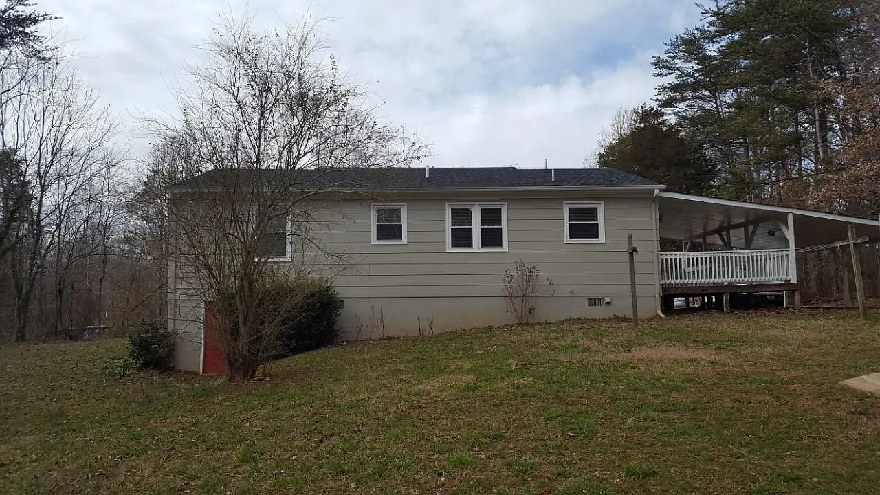 3 bed, 1000 sqft, $1,500 — Photo 3