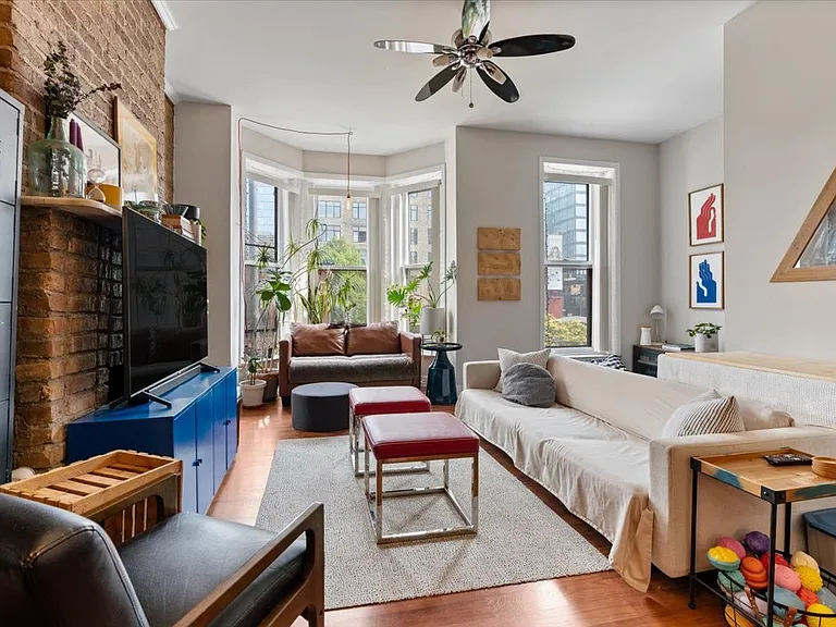116 W Grand Ave #3 — Photo 3