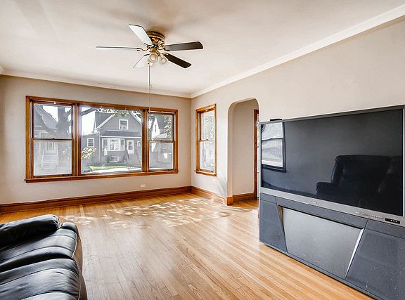 3rd image of 4736 W Waveland Ave #1