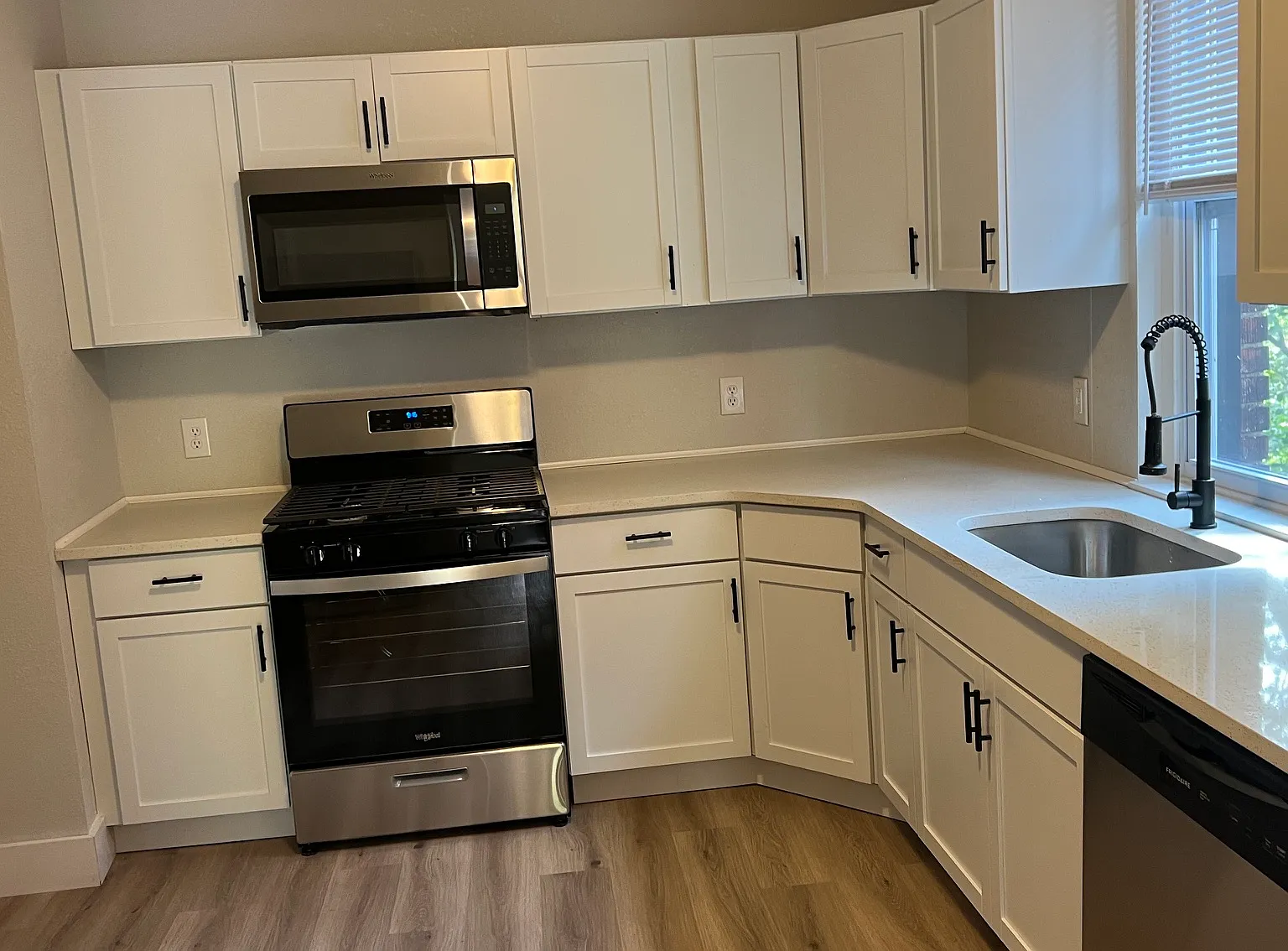4 bed, 1776 sqft, $1,795 — Photo 2