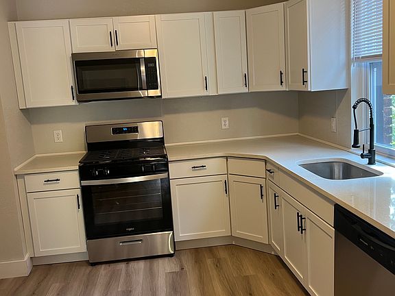 2nd image of 326 Rochelle St
