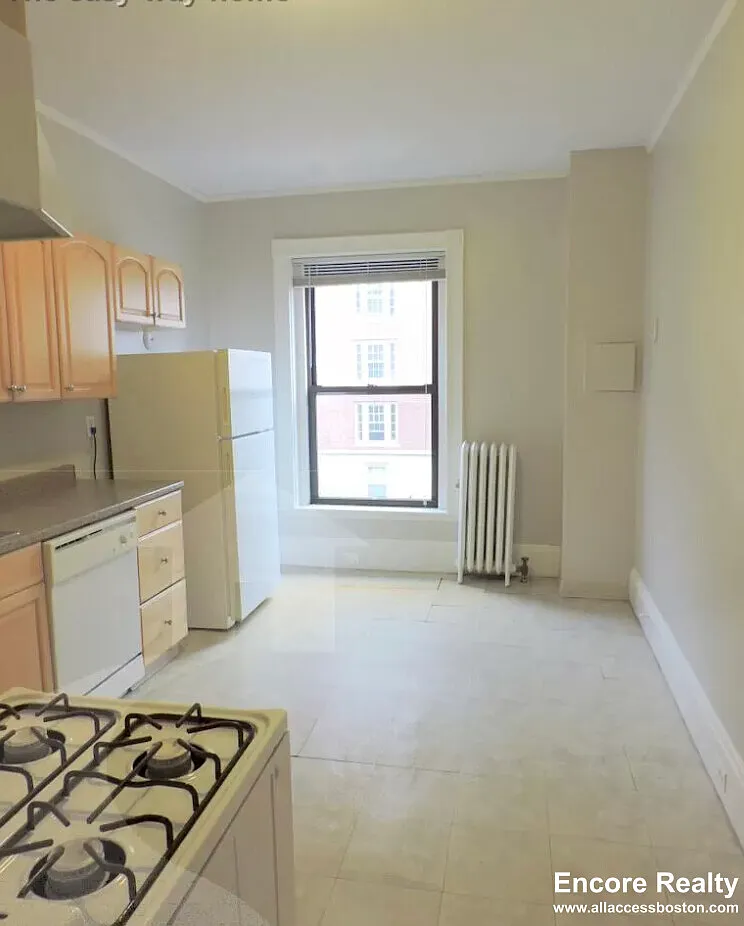 Studio, $2,500 — Photo 4