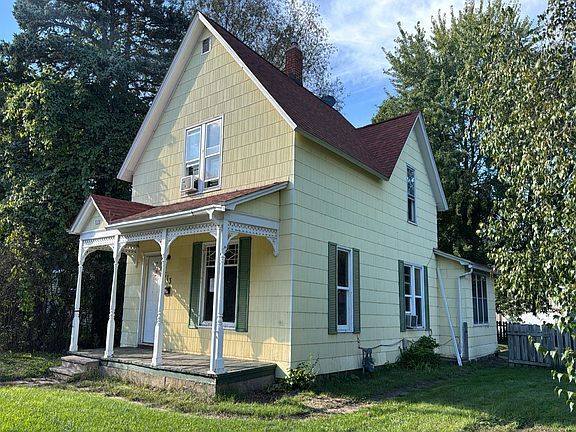 2nd image of 513 E St NE