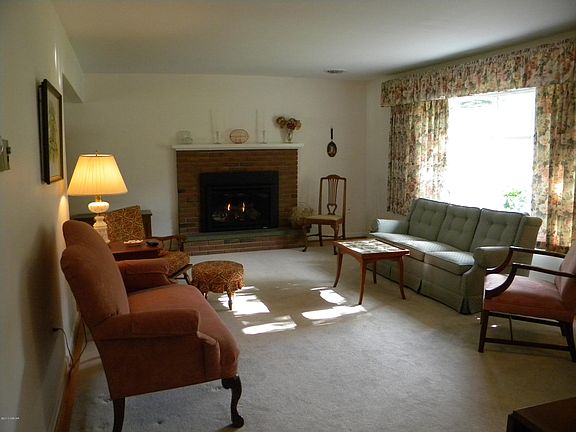 2nd image of 445 W Highland Ave S