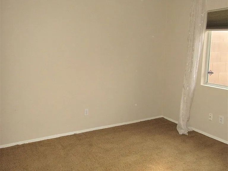 102 W Gail Dr — Photo 17
