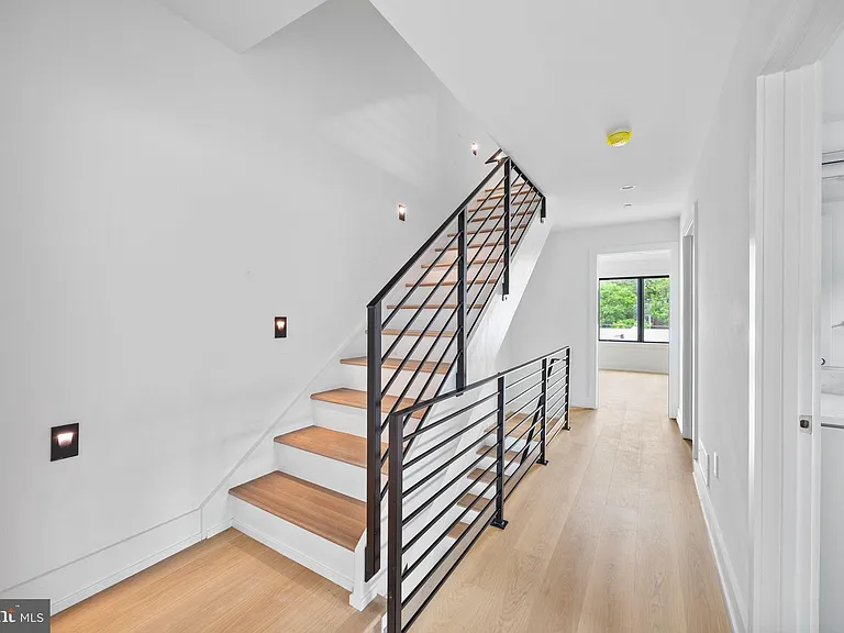 706 Latona St #F — Photo 18