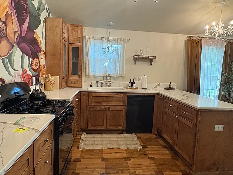 105 E Johnson St — Photo 20