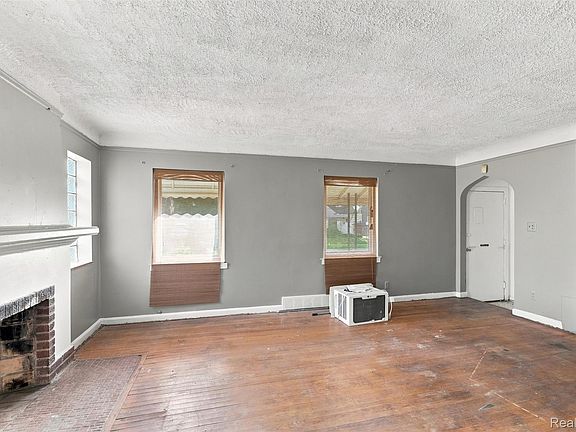 3rd image of 5929 Newport St