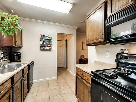 5th image of 5911 Redwood Ln