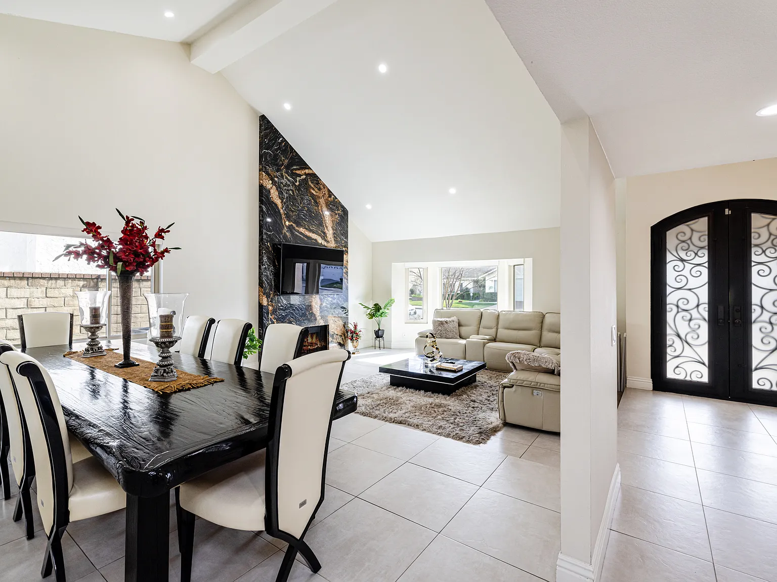 3 bed, 2.5 bath, 3100 sqft, $8,750 — Photo 4