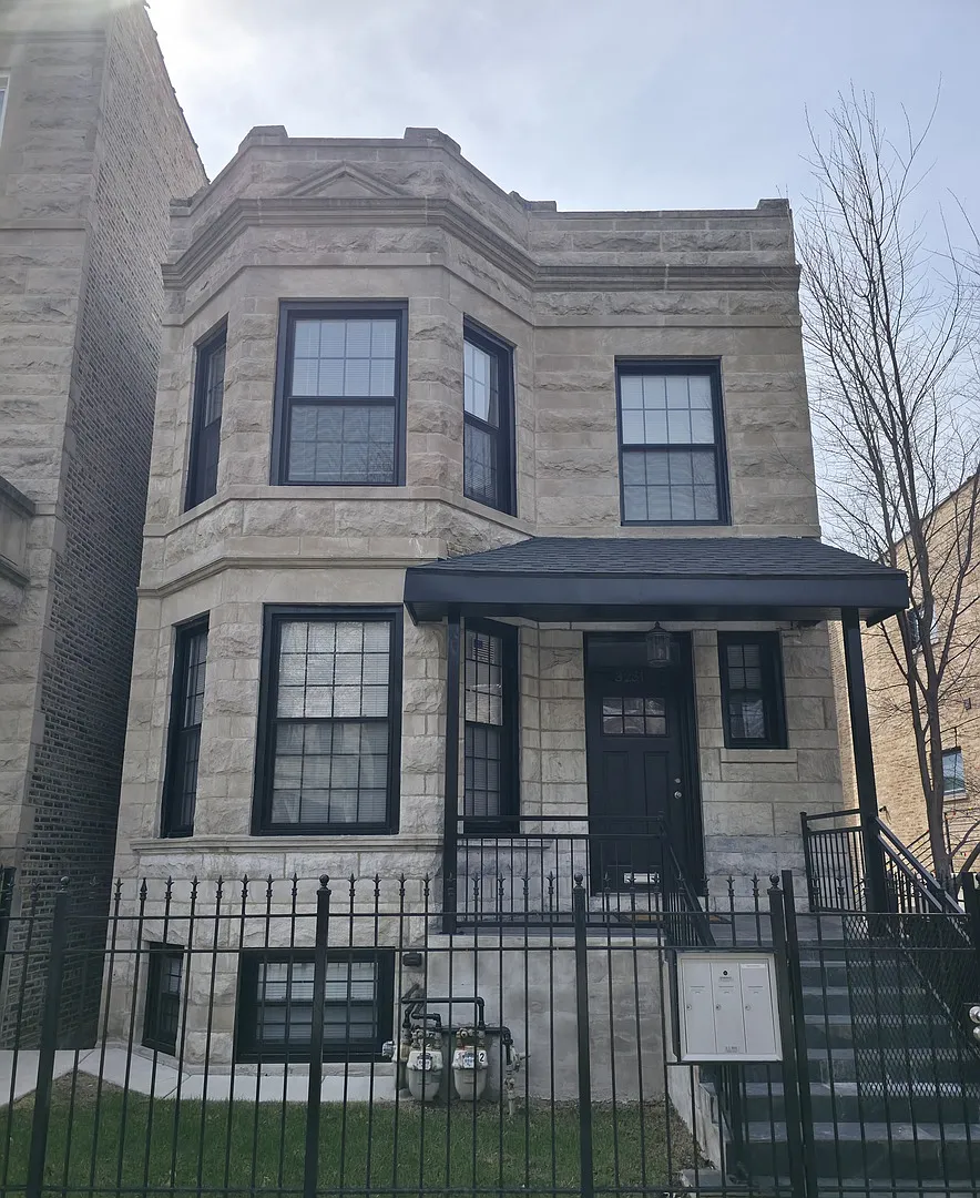 3 bed, 1255 sqft, $3,000 — Photo 1