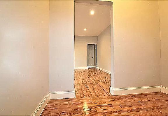 5th image of 1685 Morris Ave APT 6A