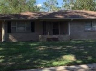 2823 Darwin St, Kilgore, TX 75662