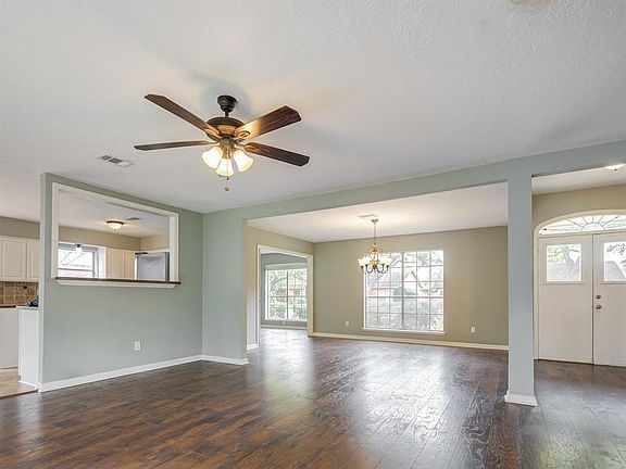 3rd image of 6139 Queensloch Dr