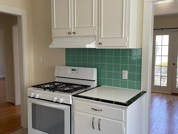 5th image of 1624 Garden St