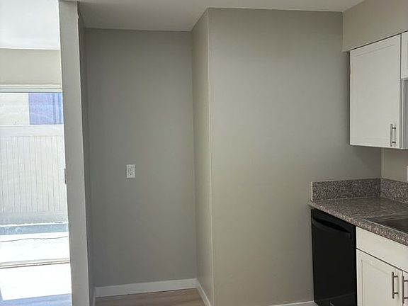 5th image of 135 Cook St APT 3