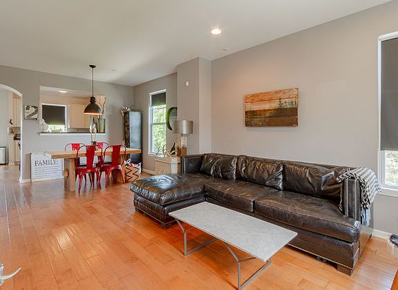 5th image of 202 Wildflower St
