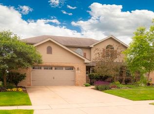 1382 Lahard Rd, New Lenox, IL 60451