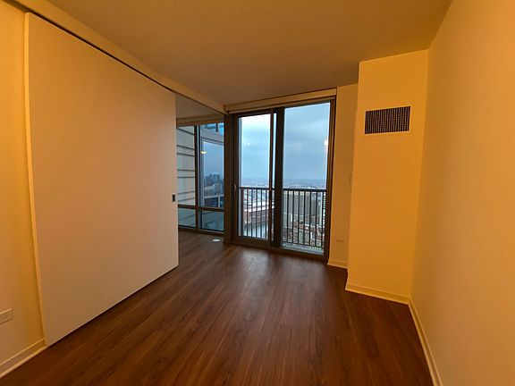 5th image of 550 N Kingsbury St #2
