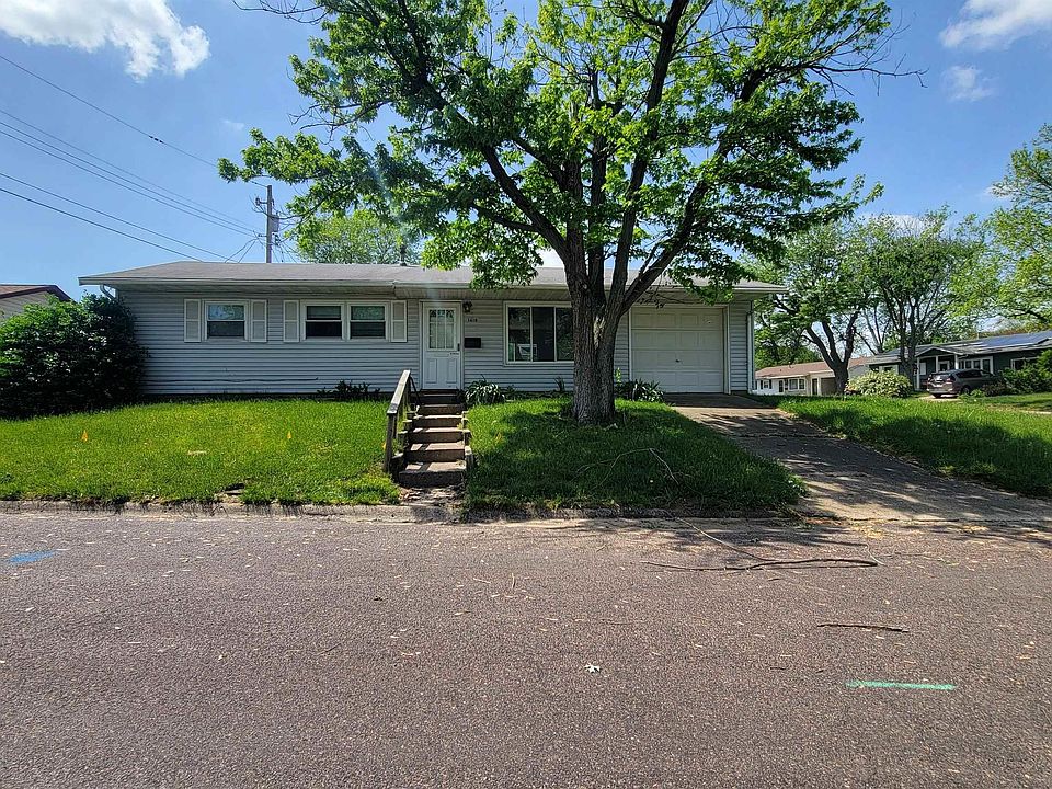 1419 Jefferson St, Pekin, IL 61554 | Zillow