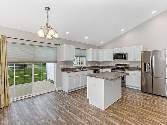 5th image of 802 Cumberland Meadows Cir