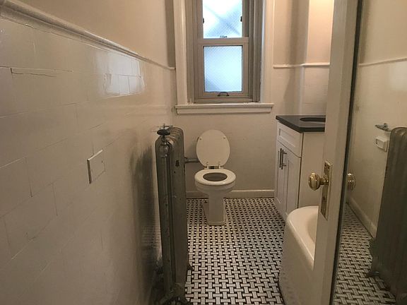 3rd image of 1370 E Hyde Park Blvd #501