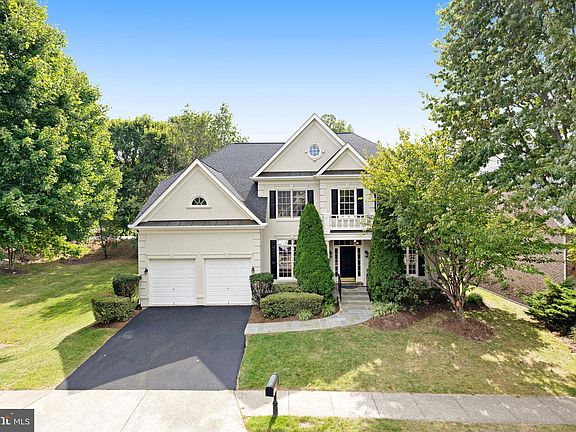 3rd image of 10113 Farrcroft Dr