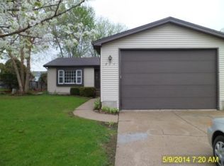 311 S Windhaven Ct, McHenry, IL 60050