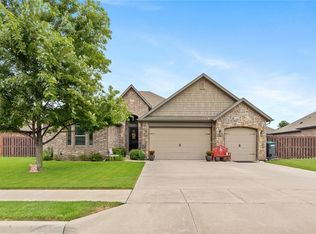 6107 W Tumbler Ridge Dr, Rogers, AR 72758