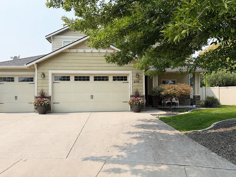 2710 E Van Oker Ct — Photo 2