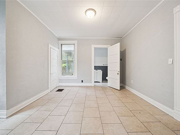 3rd image of 241 Watson Blvd