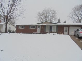 414 W Angus Ct, Maquoketa, IA 52060