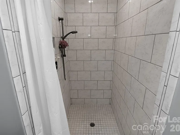 9704 Saddle Ave — Photo 15