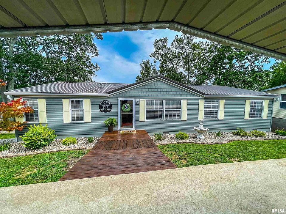 1st image of 390 Marina Cir