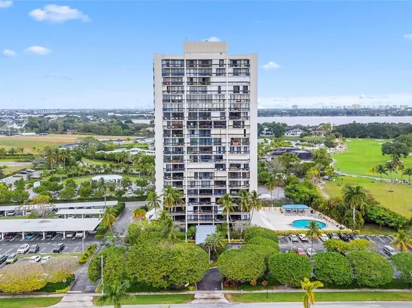 2400 Presidential Way APT 1502, West Palm Beach, FL 33401