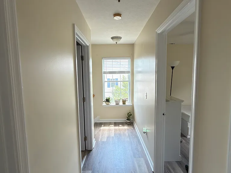 525 Pointe Dr — Photo 9