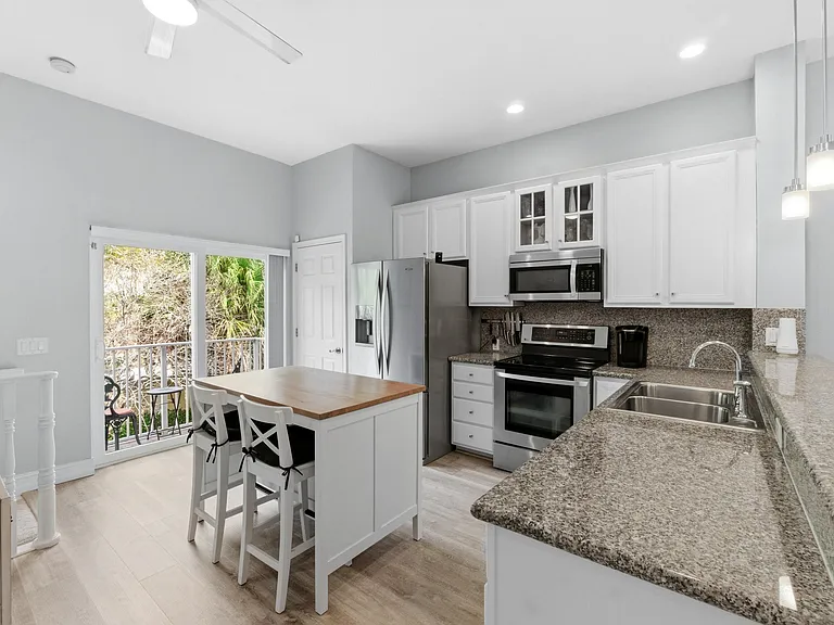 2445 NE 14th St #5-509 — Photo 8