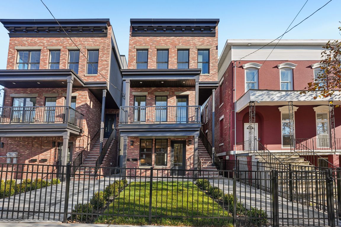 Clinton Ave-S1911-001.jpg