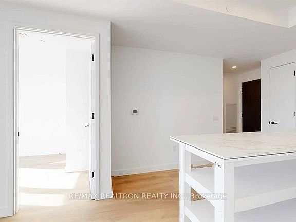 4th image of 505 Richmond St W #1126