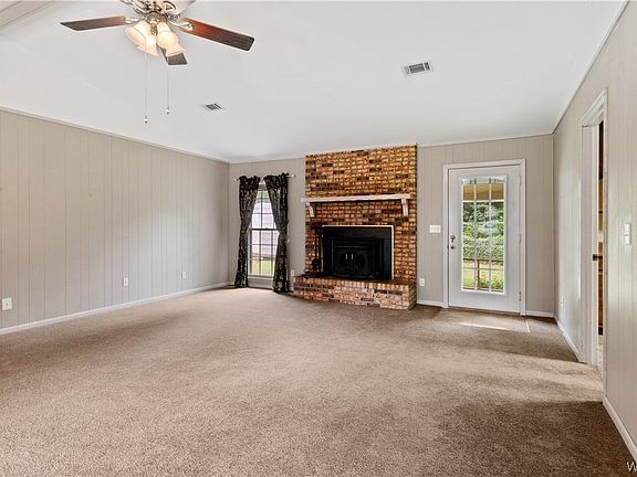 5th image of 2736 Camellia Dr