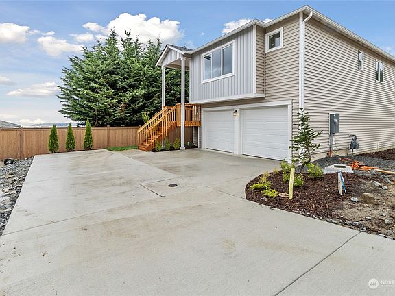 3rd image of 6871 43rd Street NE