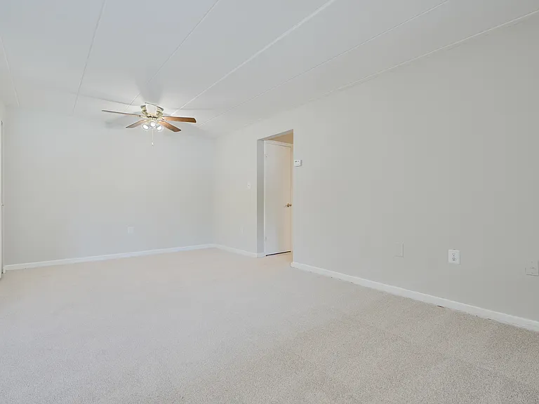 Westchester West Apartments — Photo 29