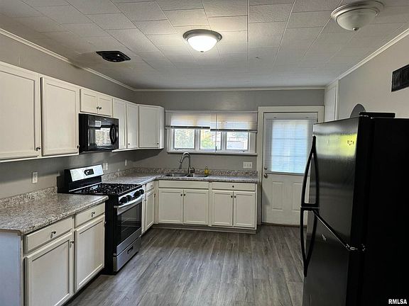 3rd image of 1005 E 15th St